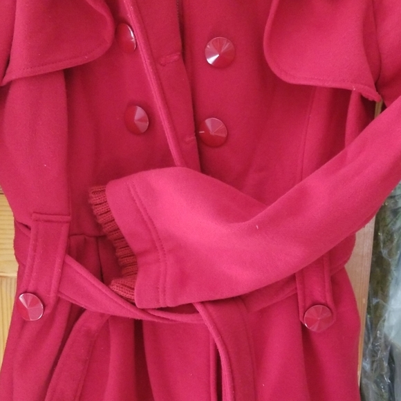 Red jacket - Picture 4 of 5